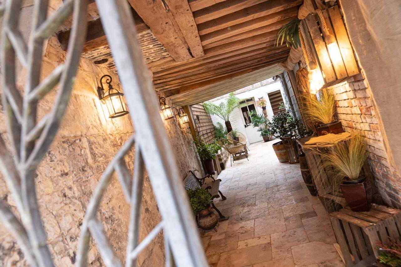 Le Baldaquin / Les Suites Romantiques Honfleur Eksteriør bilde
